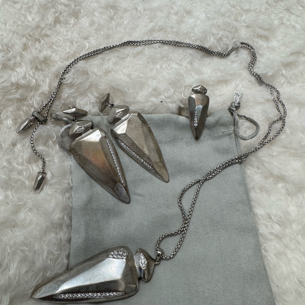 Kendra Scott Vintage Staley Necklace, Sally Ring, and Stephanie earrings